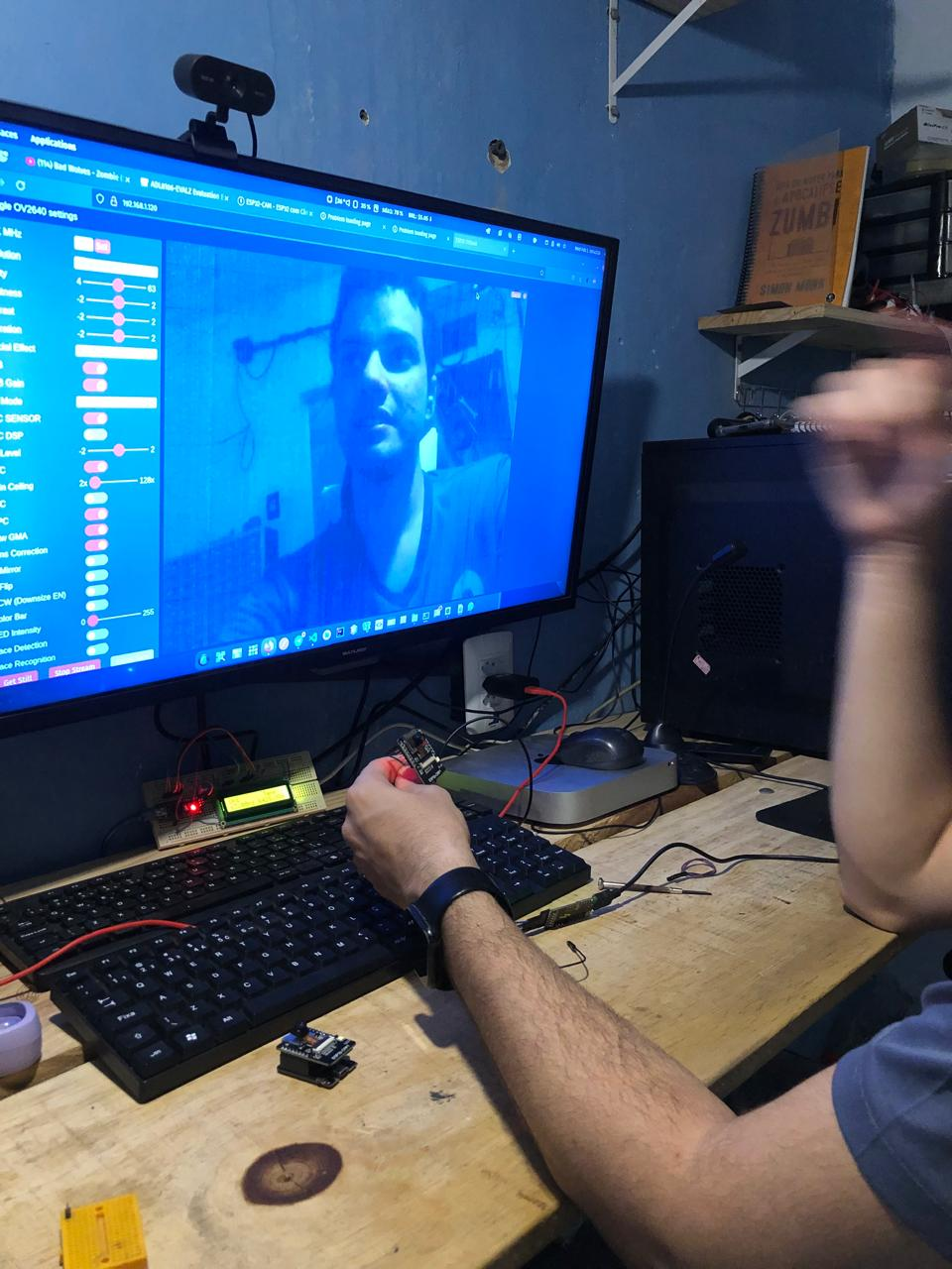 Desenvolvimento e calibração da ESP32-CAM com streaming e ajustes OV2640 no navegador